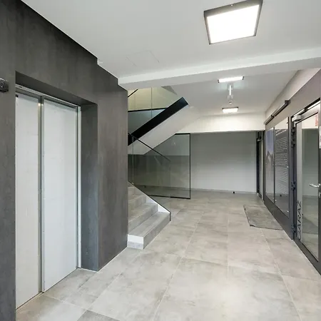 Stylish One Bedroom In With Free Parking And Balcony By Renters 아파트 *