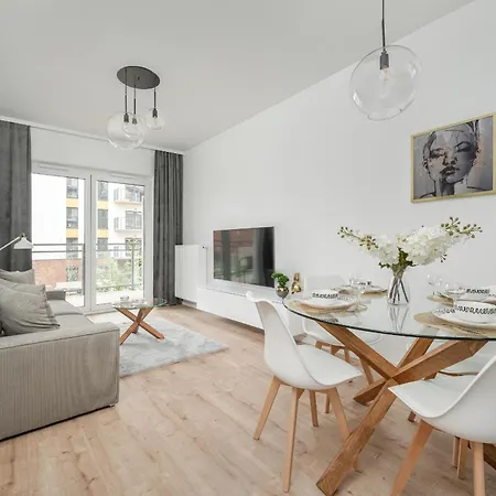 Stylish One Bedroom In With Free Parking And Balcony By Renters 아파트 브로츠와프