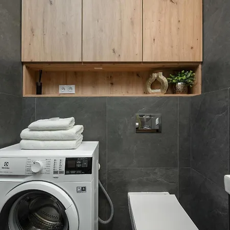 아파트 Stylish One Bedroom In With Free Parking And Balcony By Renters 브로츠와프