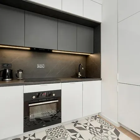 아파트 Stylish One Bedroom In With Free Parking And Balcony By Renters