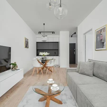 Stylish One Bedroom In With Free Parking And Balcony By Renters 브로츠와프