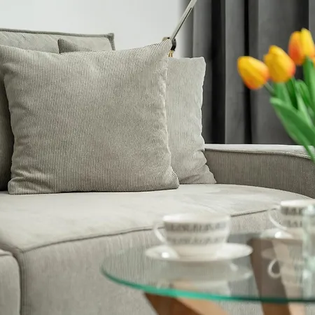 아파트 Stylish One Bedroom In With Free Parking And Balcony By Renters